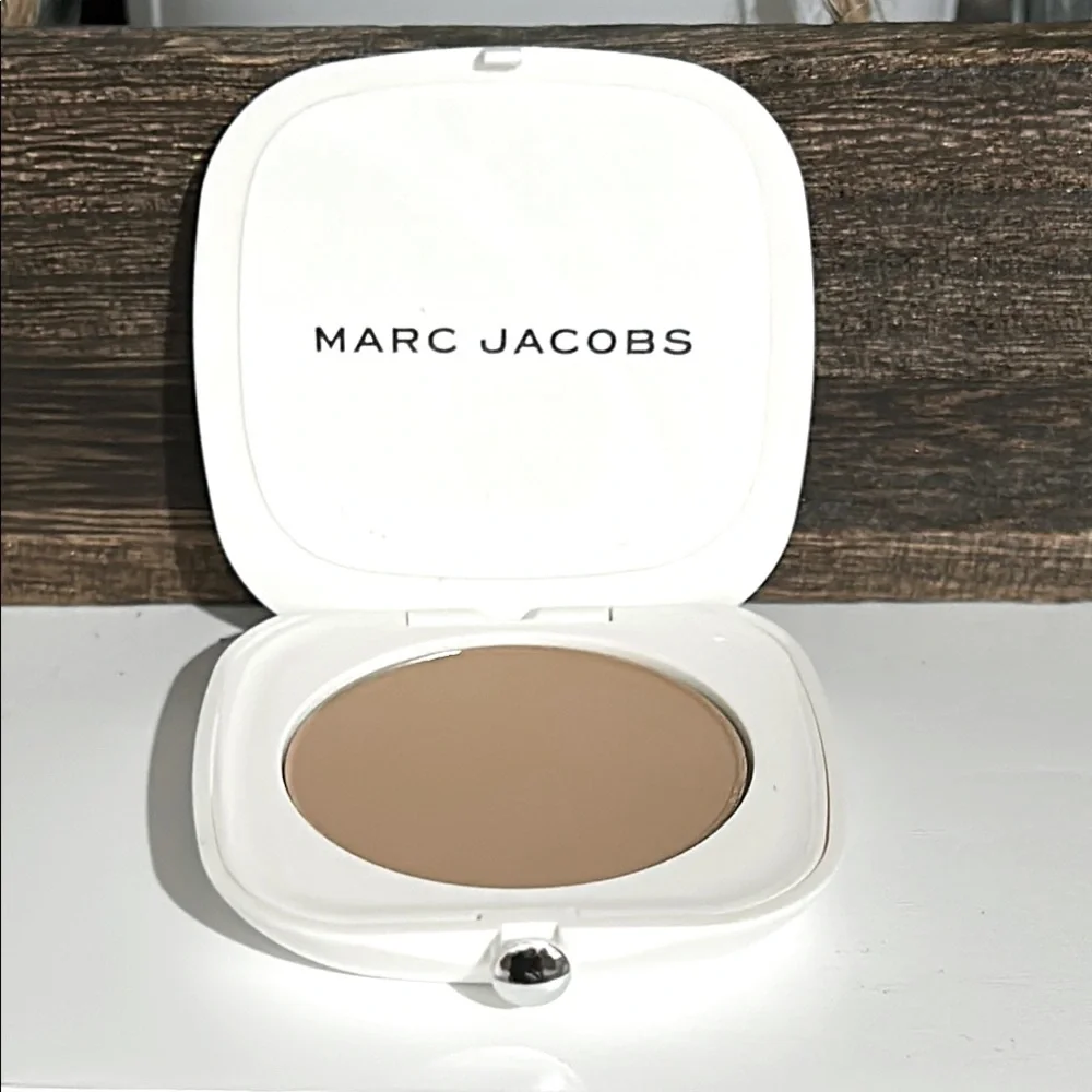 Marc Jacob’s Tan-Tastic Omega Bronze Compact - NWOB